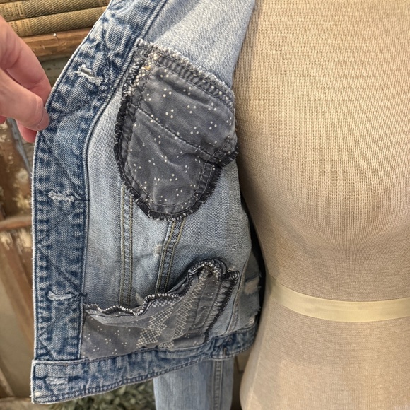 AMERICAN EAGLE Denim SOUTHWESTERN AZTEC Embroidered DISTRESSED JEAN Jacket Coat - Picture 4 of 10